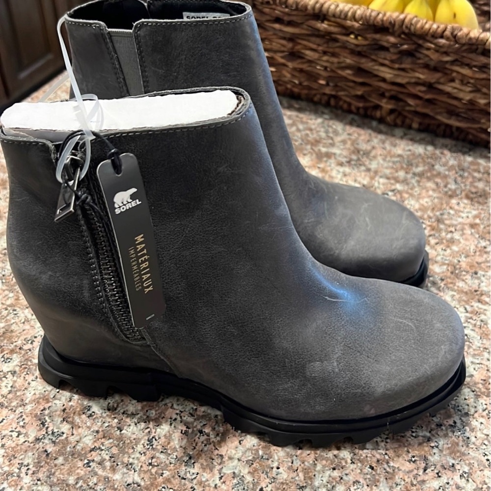 WOMEN'S JOAN OF ARCTIC™ WEDGE III ZIP BOOTIE
